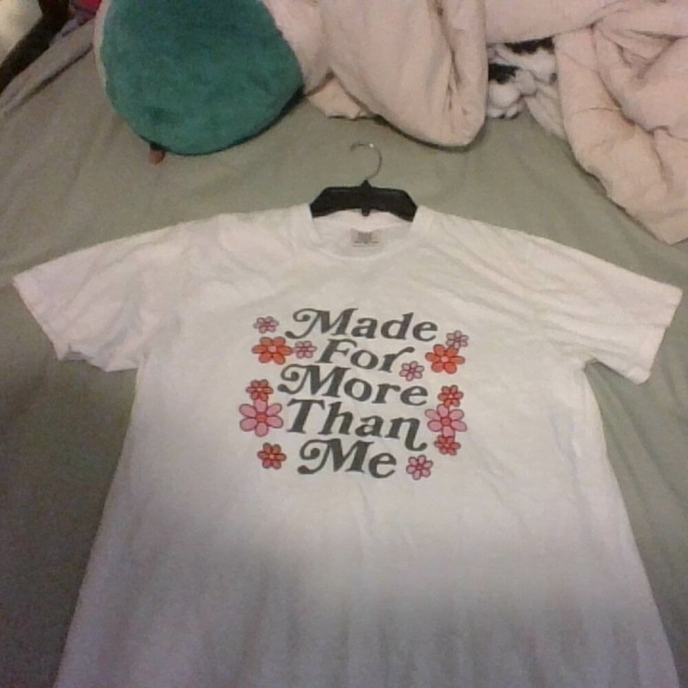 White Comfort Colors t-shirt size medium